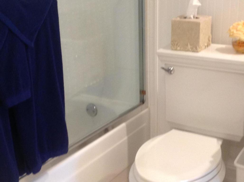 AMBASSADORS EAST - Residential Lease