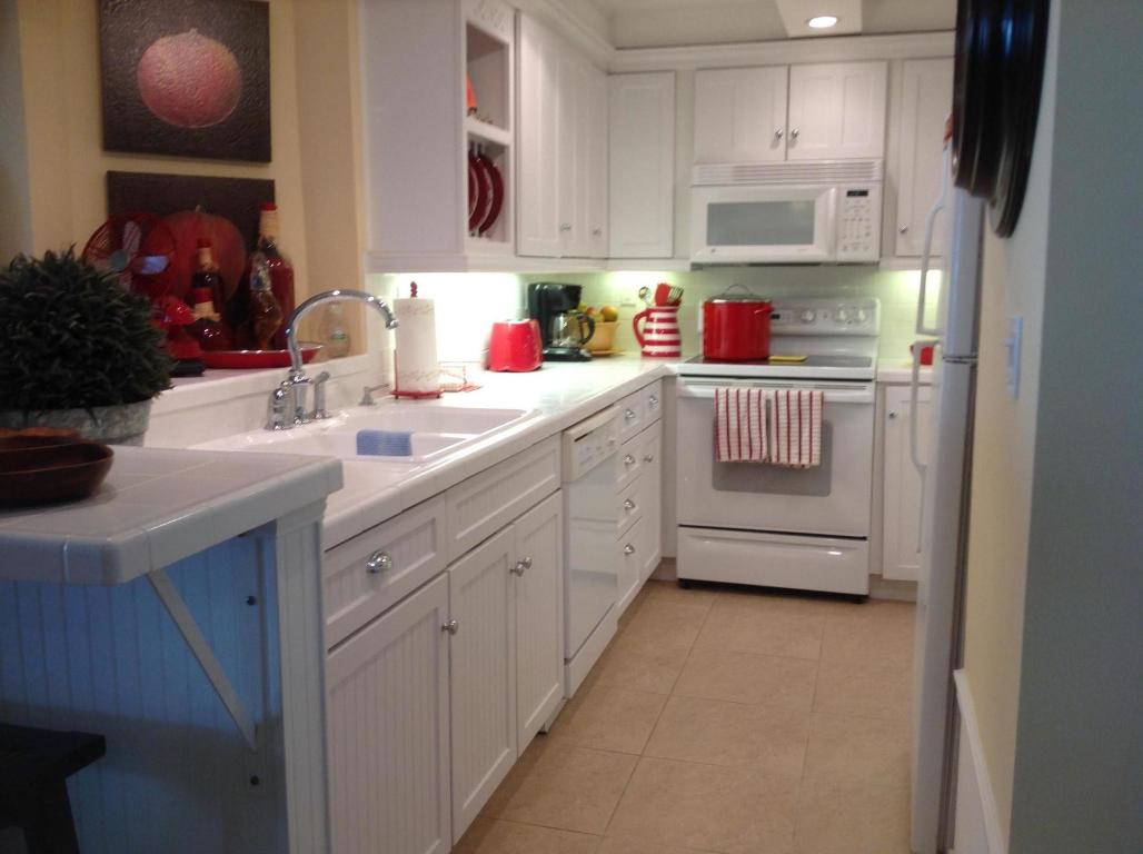 AMBASSADORS EAST - Residential Lease