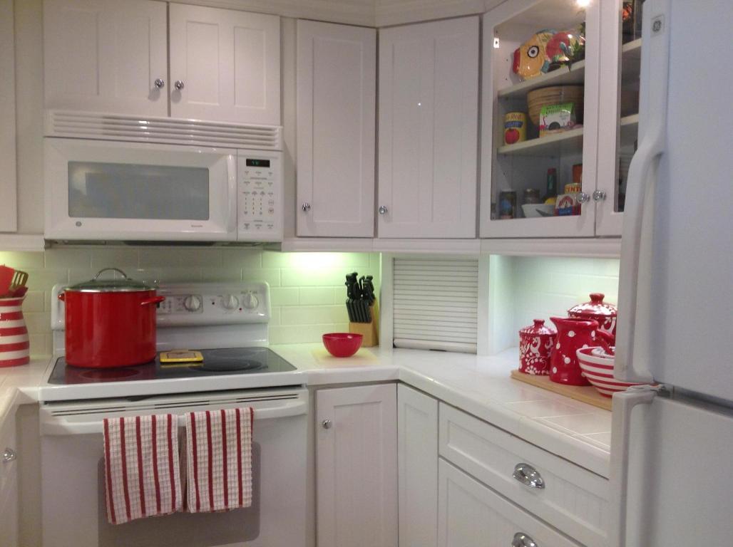 AMBASSADORS EAST - Residential Lease