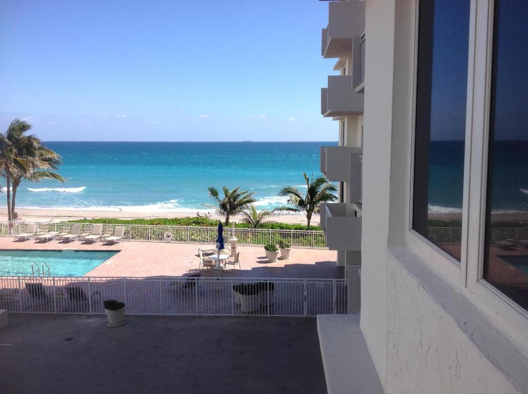 AMBASSADORS EAST - Residential Lease