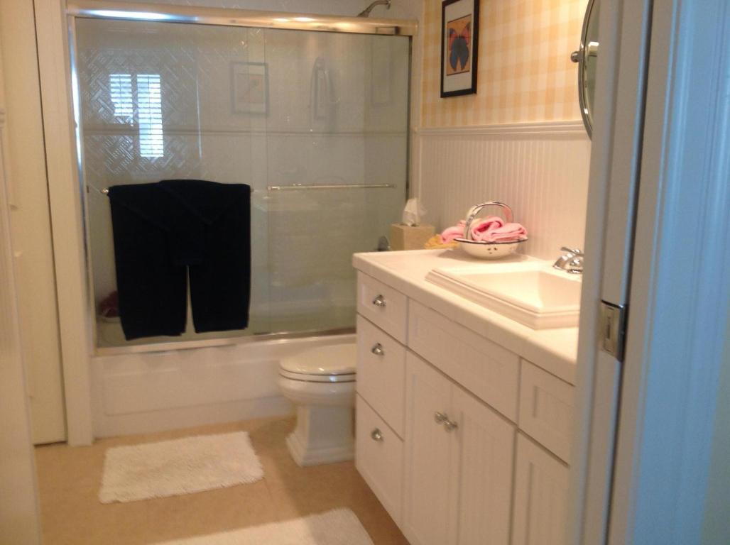 AMBASSADORS EAST - Residential Lease