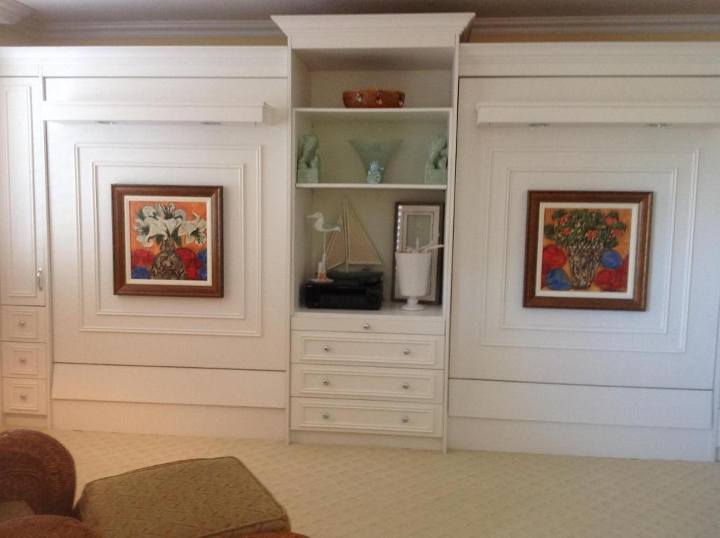 AMBASSADORS EAST - Residential Lease