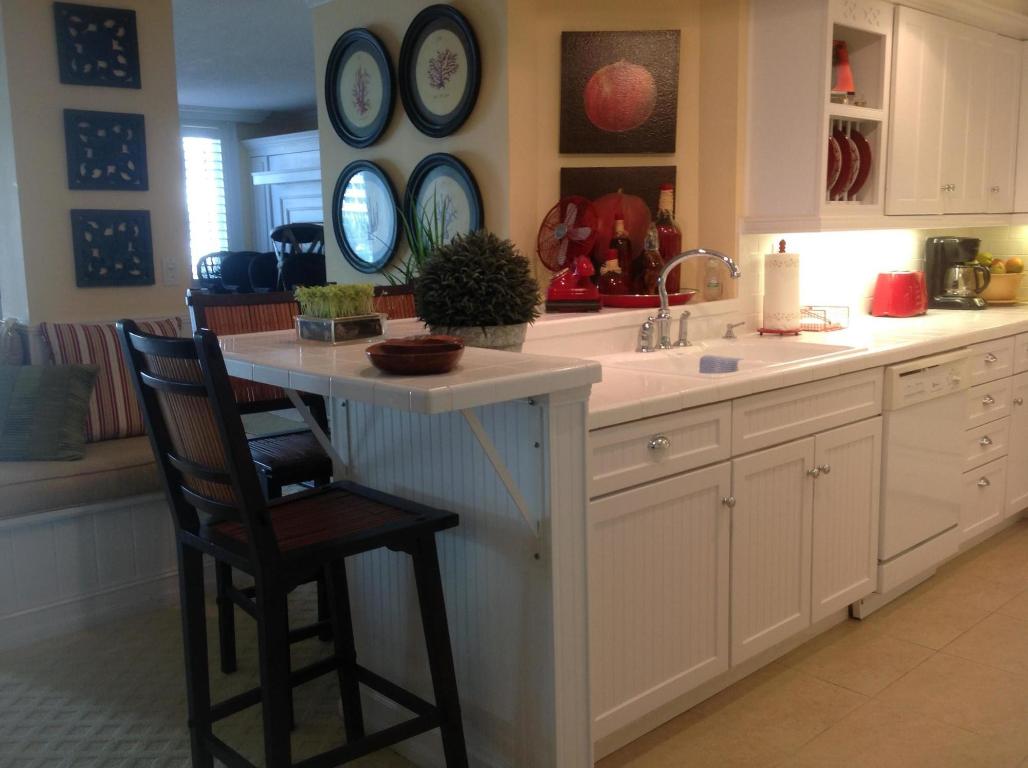 AMBASSADORS EAST - Residential Lease