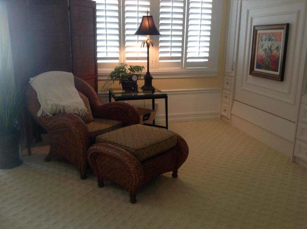 AMBASSADORS EAST - Residential Lease