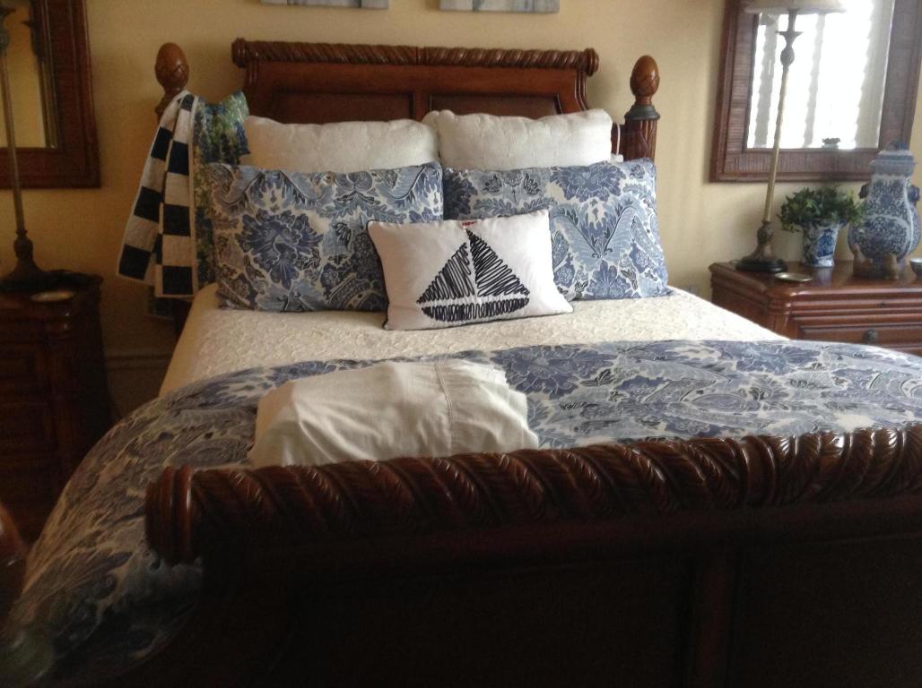 AMBASSADORS EAST - Residential Lease