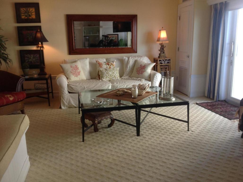 AMBASSADORS EAST - Residential Lease