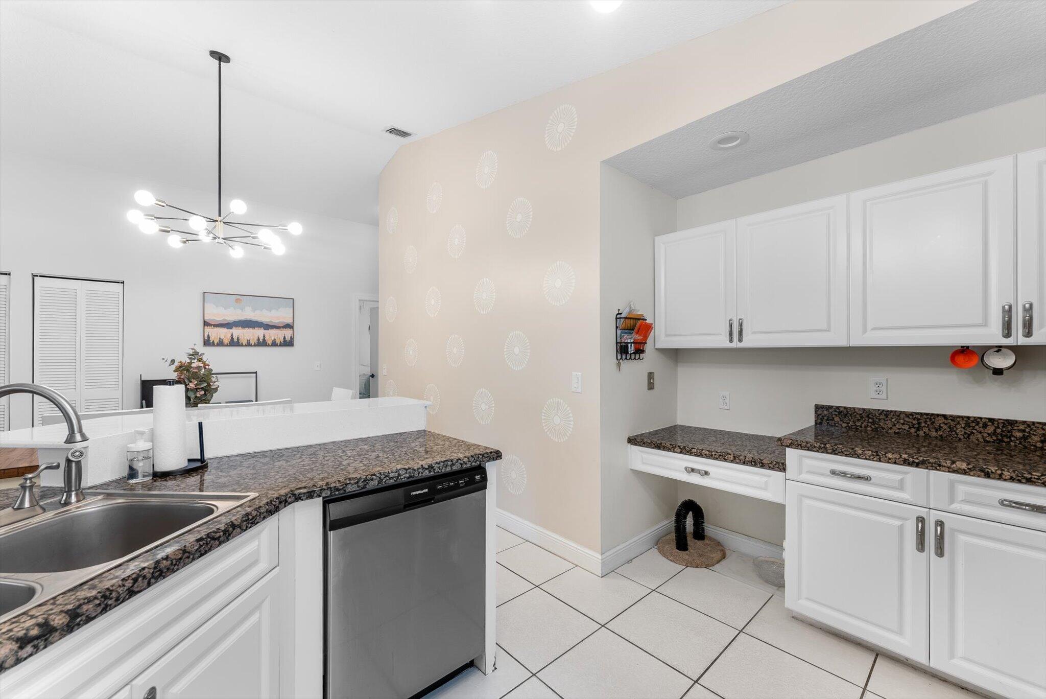 WELLINGTON DOWNS - Residential