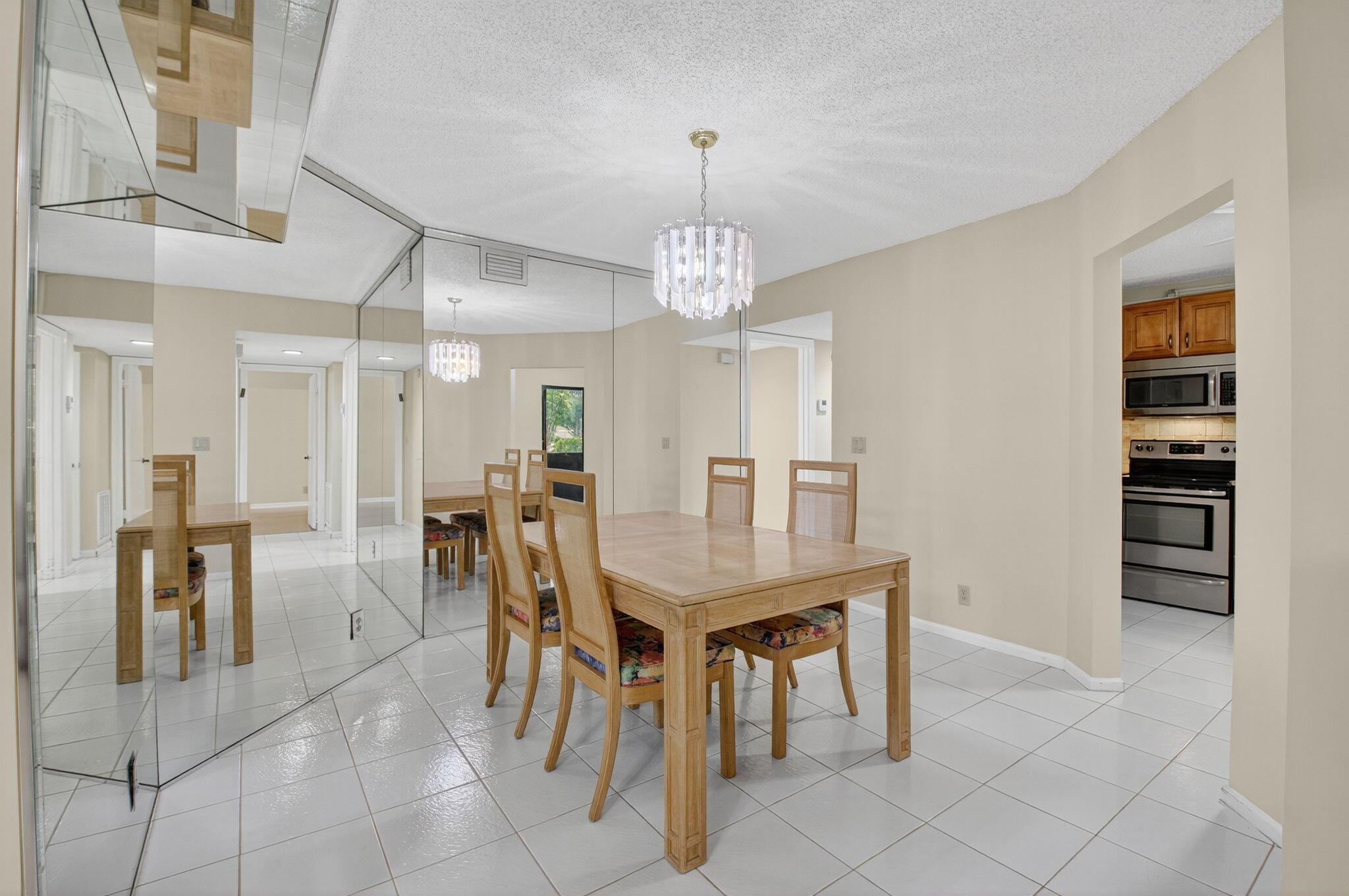 LAKESIDE CONDO BANYAN SPR - Residential
