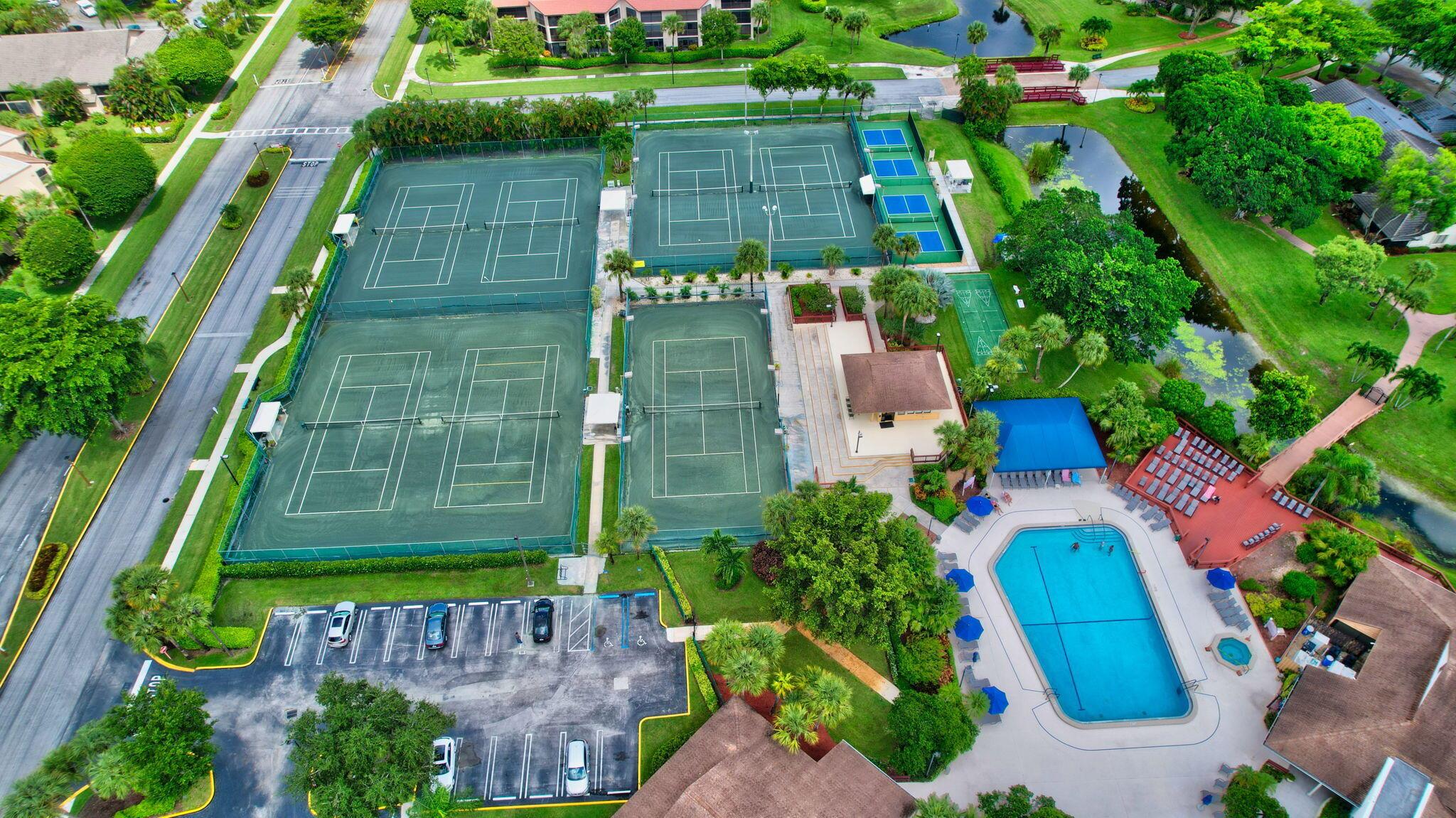 LAKESIDE CONDO BANYAN SPR - Residential