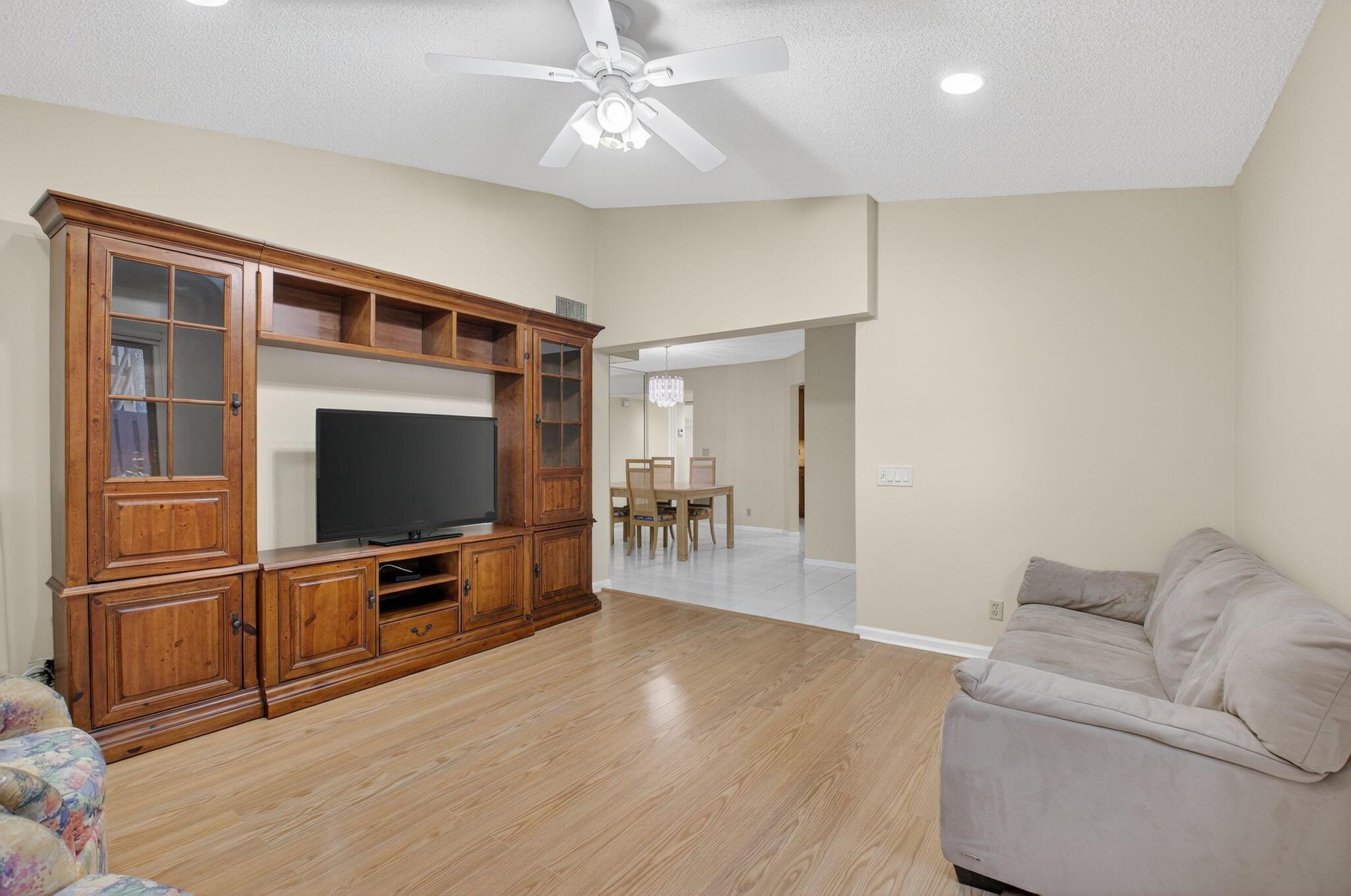 LAKESIDE CONDO BANYAN SPR - Residential