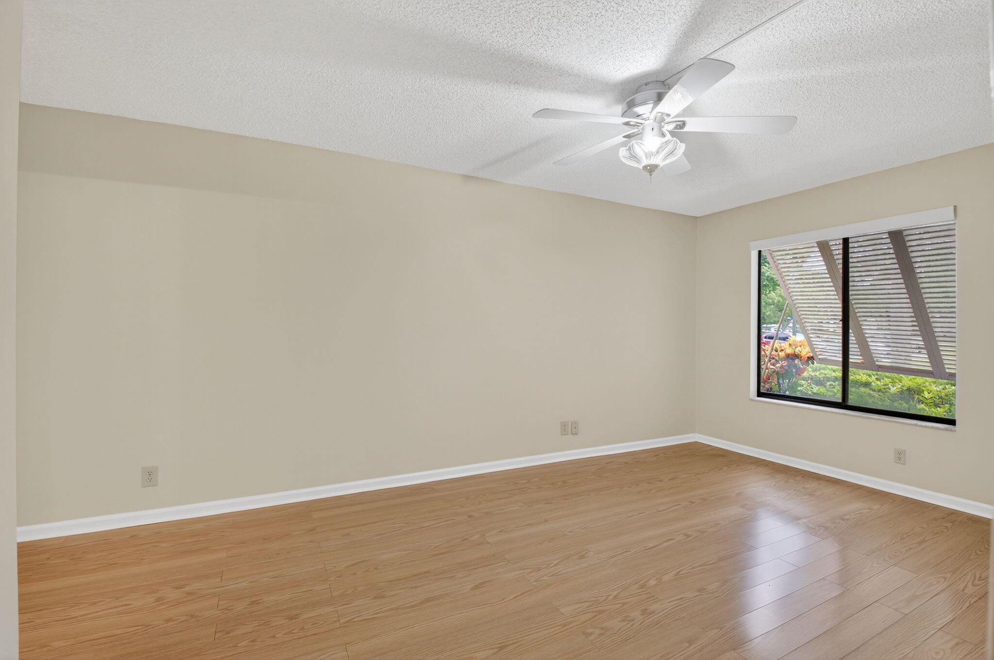 LAKESIDE CONDO BANYAN SPR - Residential