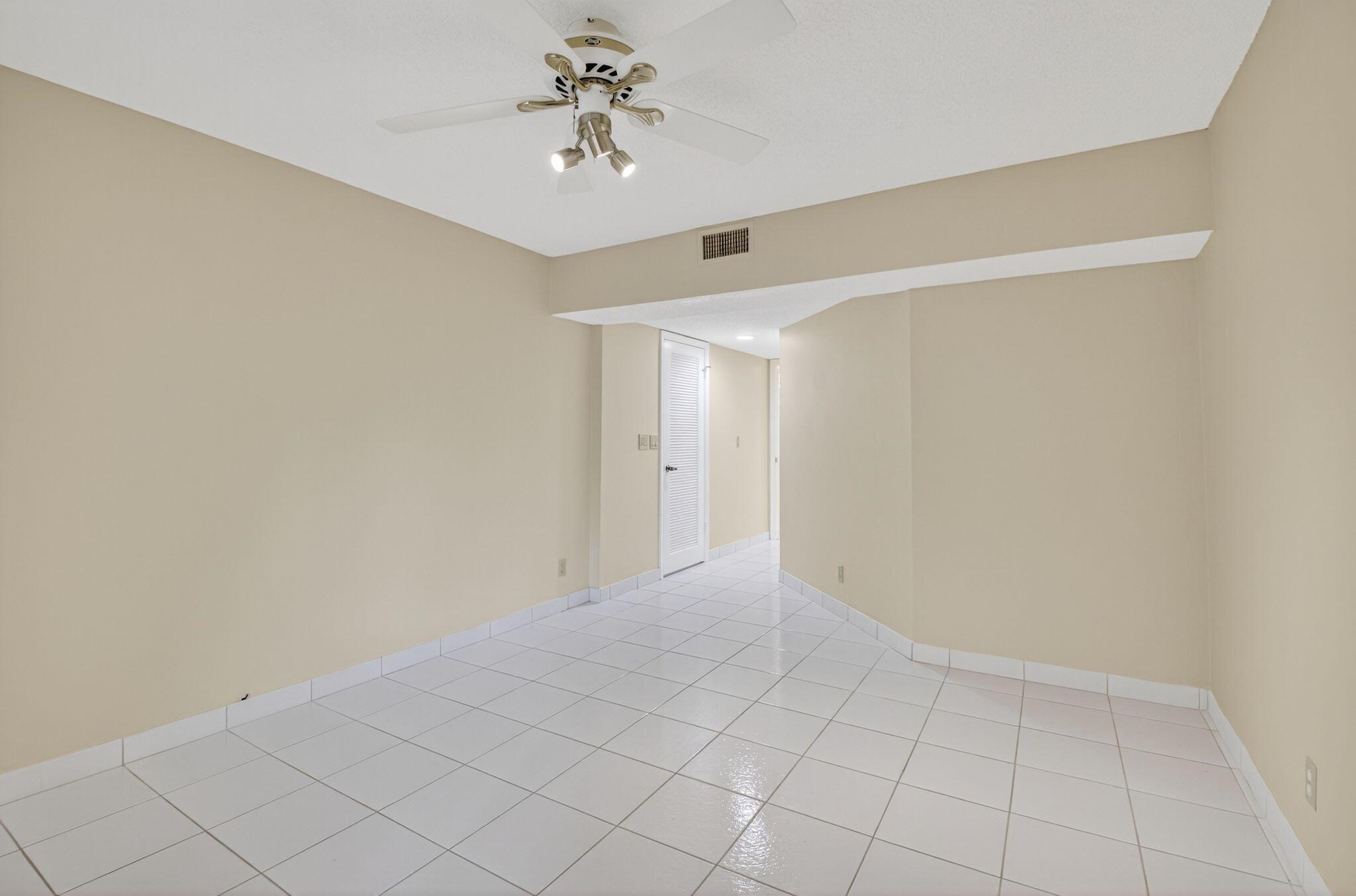 LAKESIDE CONDO BANYAN SPR - Residential