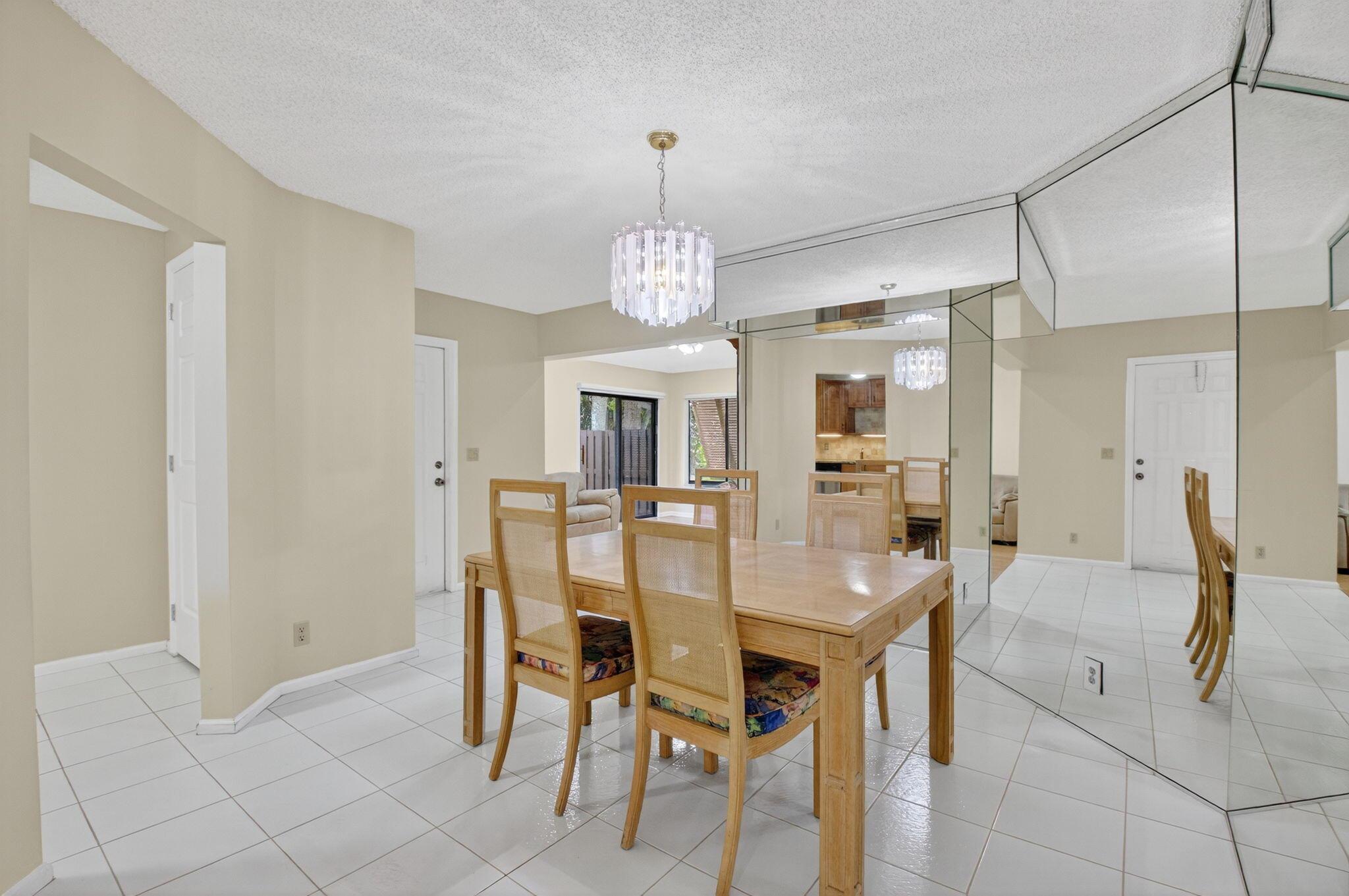 LAKESIDE CONDO BANYAN SPR - Residential