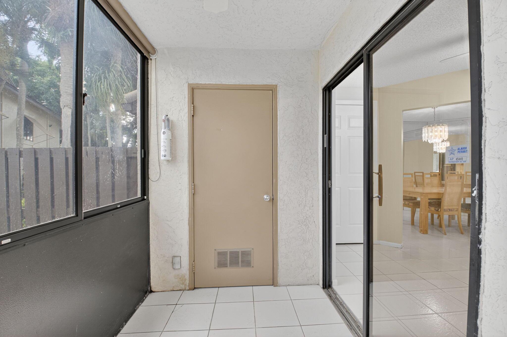 LAKESIDE CONDO BANYAN SPR - Residential