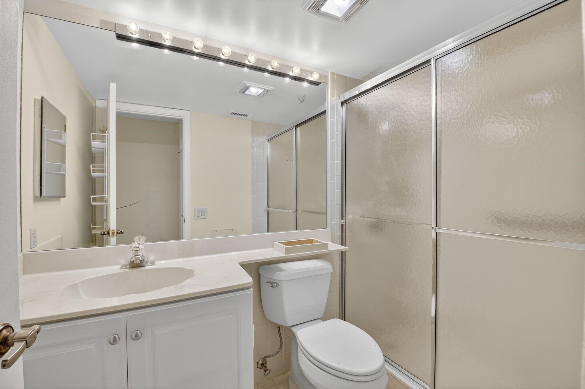 LAKESIDE CONDO BANYAN SPR - Residential