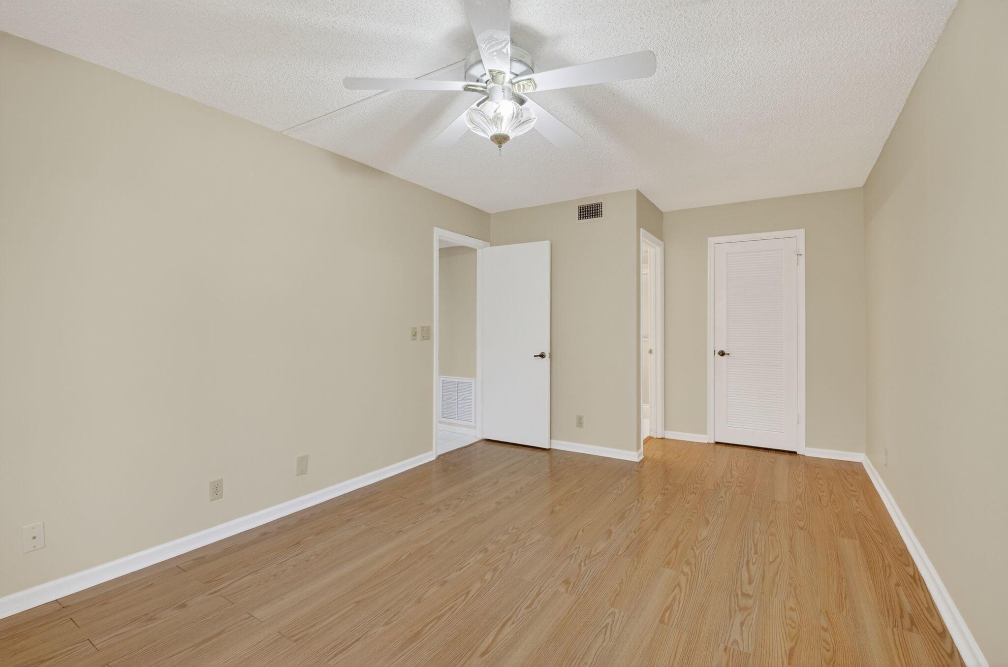 LAKESIDE CONDO BANYAN SPR - Residential