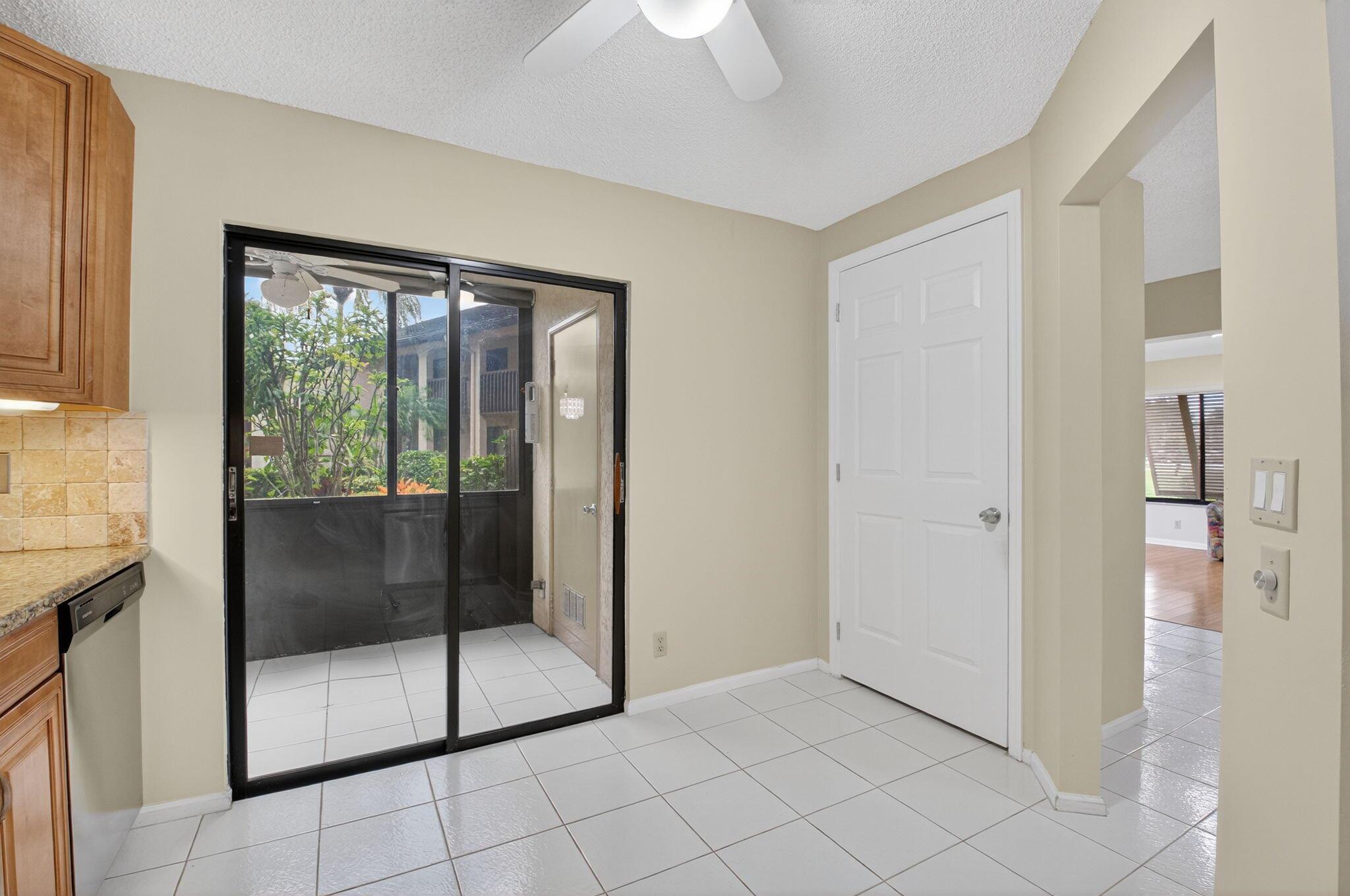 LAKESIDE CONDO BANYAN SPR - Residential