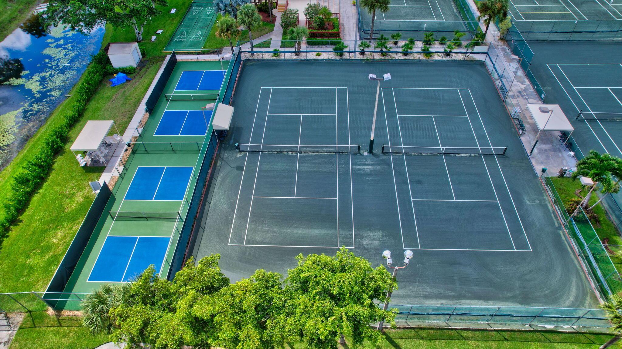 LAKESIDE CONDO BANYAN SPR - Residential