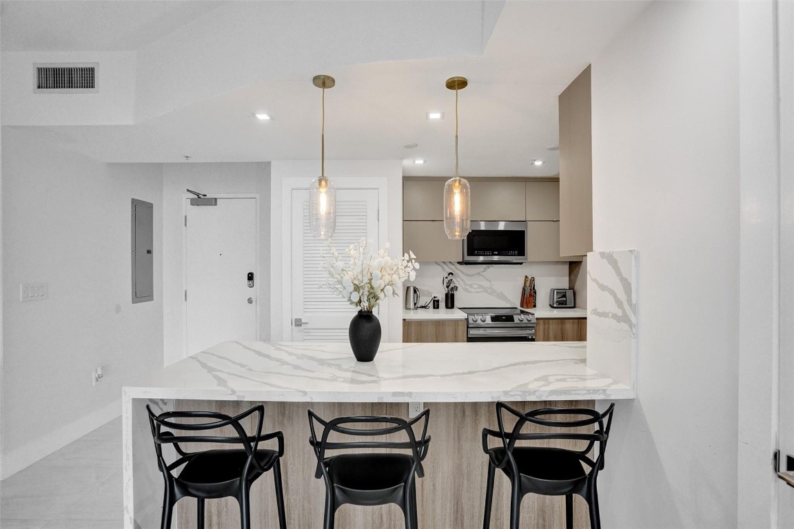 3000 NE 188th Street 402