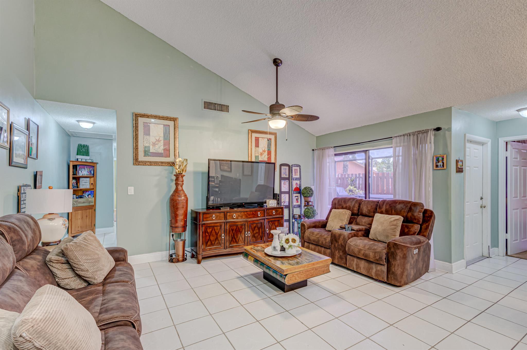 SUMMIT PINES UNIT 1 - Residential