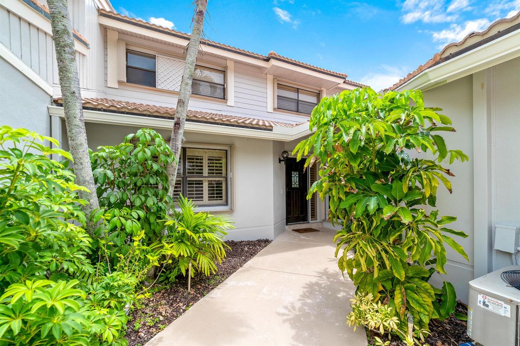 Photo of 507 Prestwick Circle, Palm Beach Gardens, FL 33418 (MLS # R10986241)