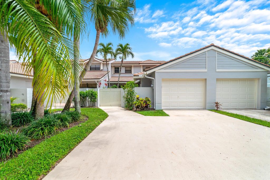 Photo of 507 Prestwick Circle, Palm Beach Gardens, FL 33418 (MLS # R10986241)