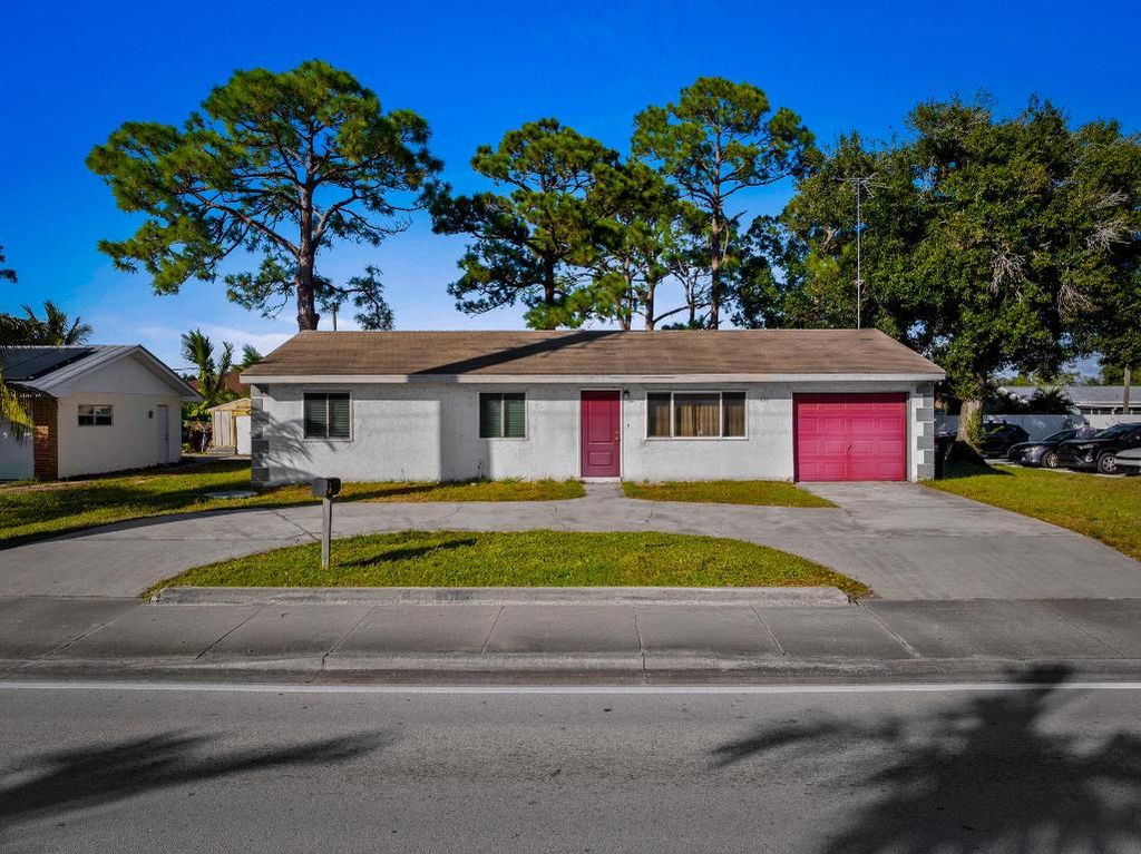 Photo of 651 SE Port St Lucie Boulevard, Port Saint Lucie, FL 34984 (MLS # R11137168)