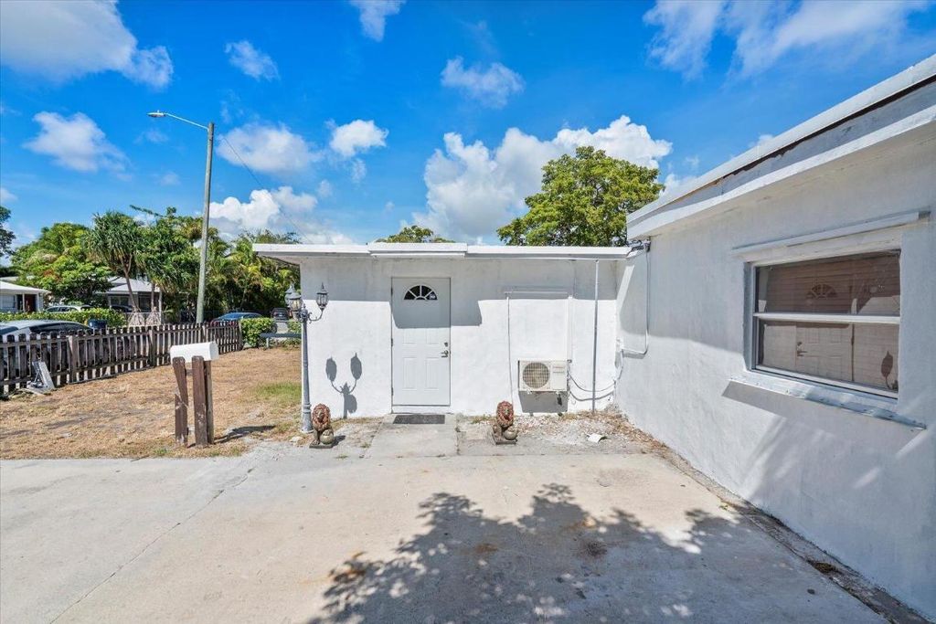 Photo of 236 SW 14th Street, Dania Beach, FL 33004 (MLS # R11153939)