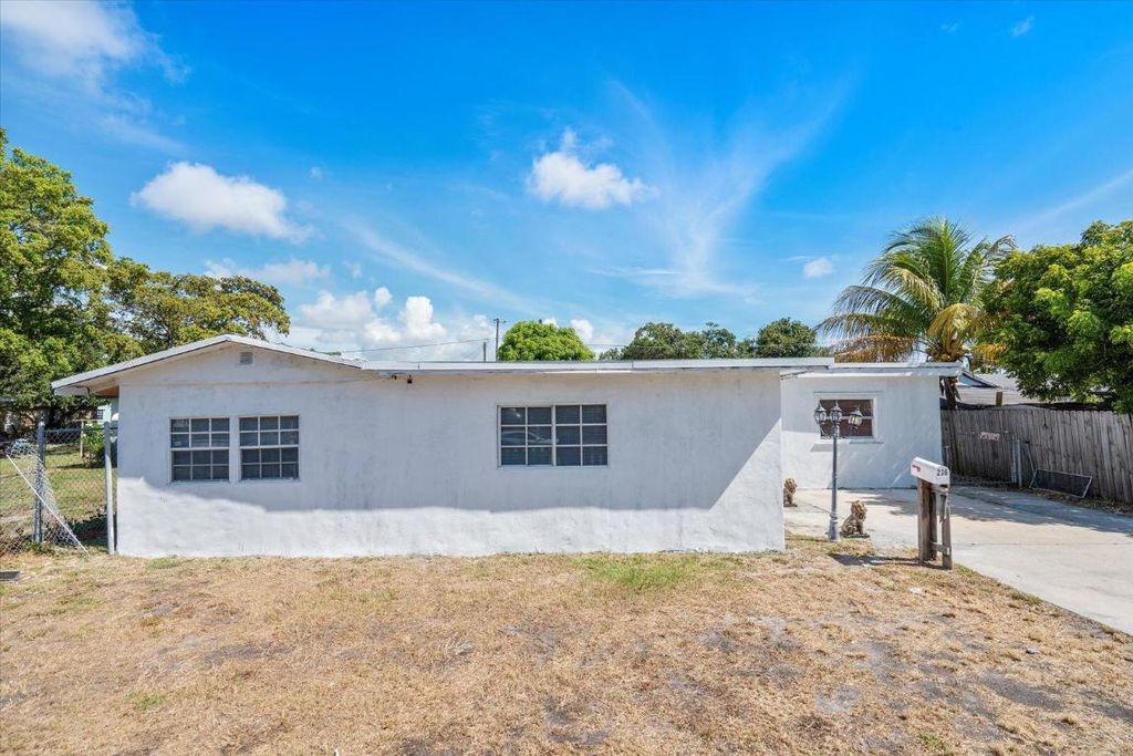 Photo of 236 SW 14th Street, Dania Beach, FL 33004 (MLS # R11153939)