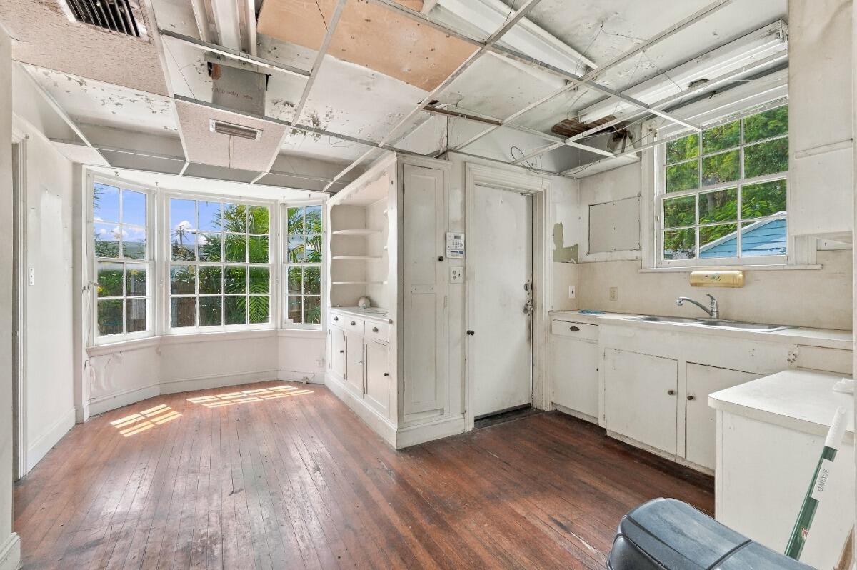 Properties 112 N Swinton Avenue