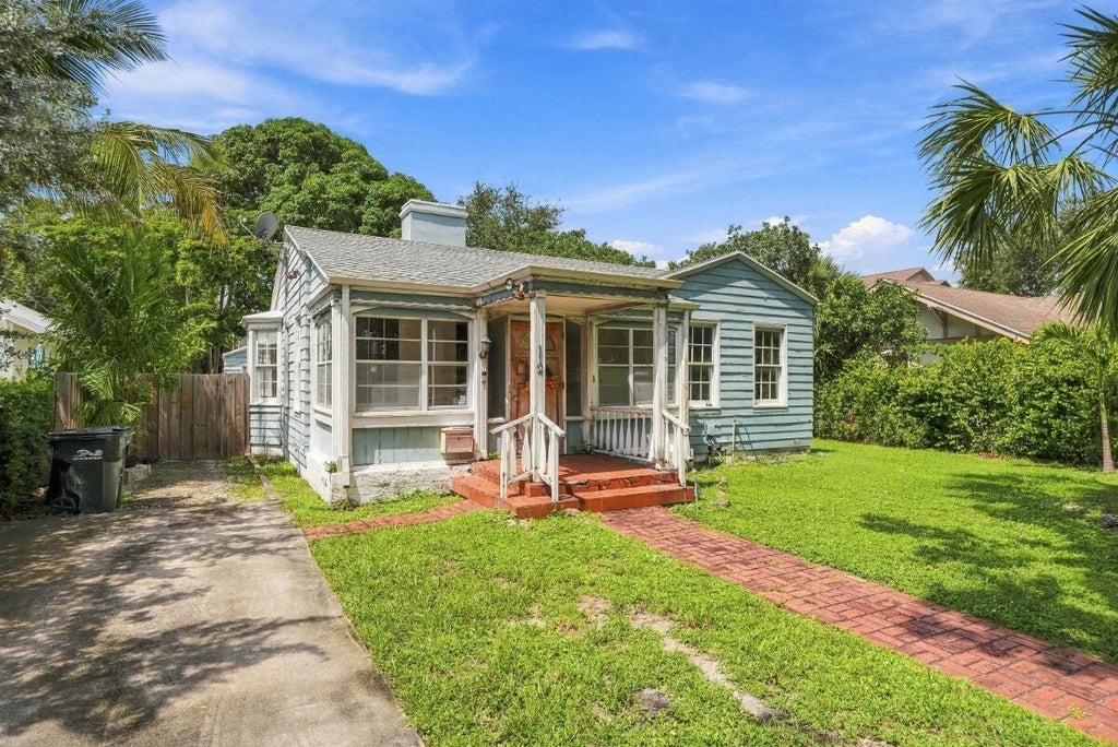 Photo of 112 N Swinton Avenue, Delray Beach, FL 33444 (MLS # B26075938)