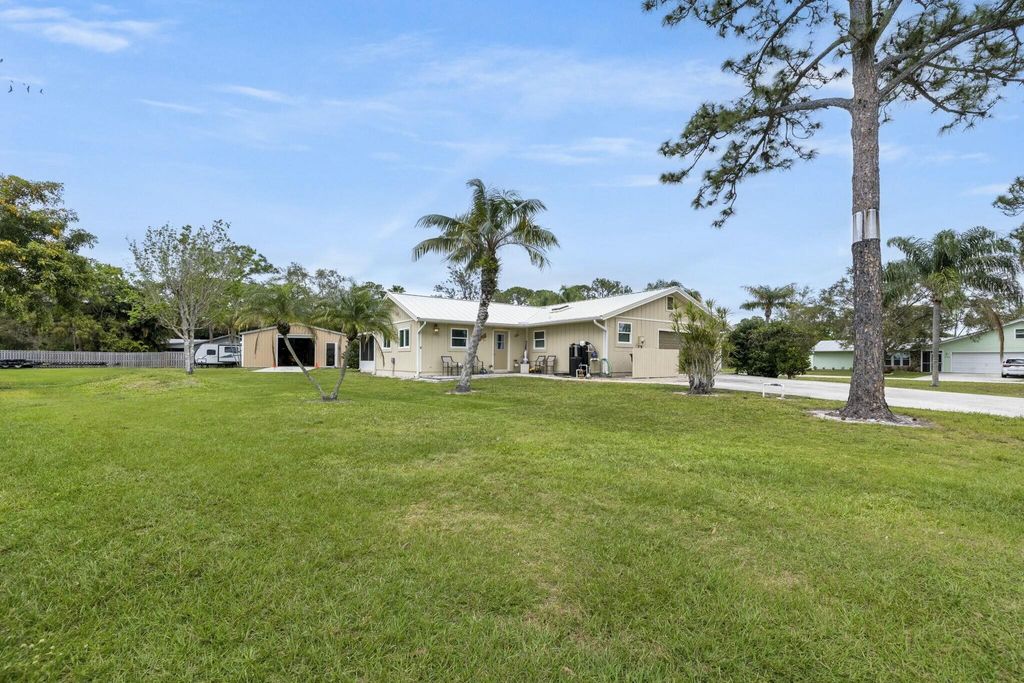 Photo of 2103 SE Meadowbrook Road, Stuart, FL 34997 (MLS # R11064000)