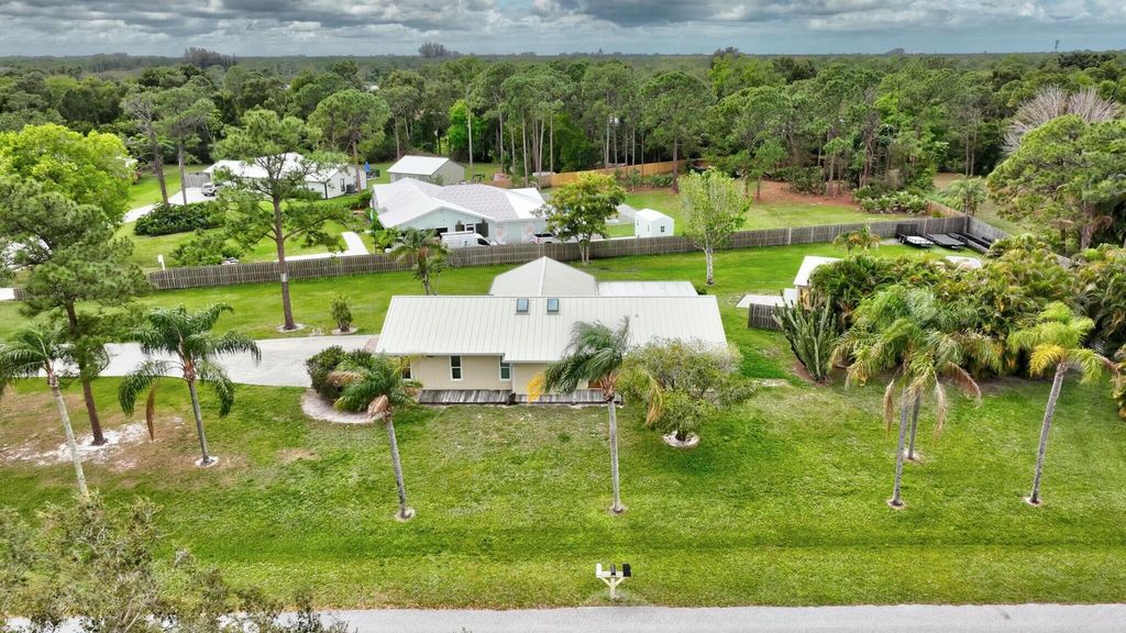 Photo of 2103 SE Meadowbrook Road, Stuart, FL 34997 (MLS # R11064000)