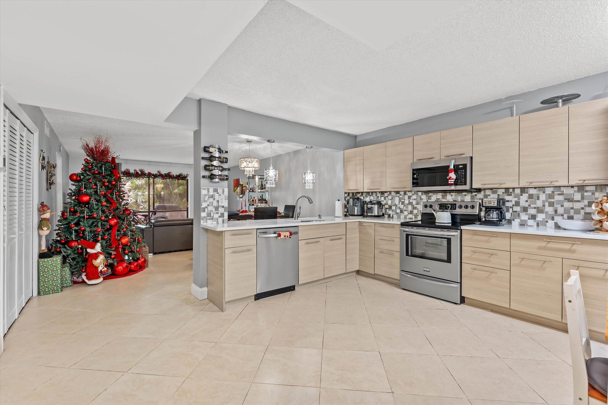 GABLES EAST OF BOCA BARWO - Residential