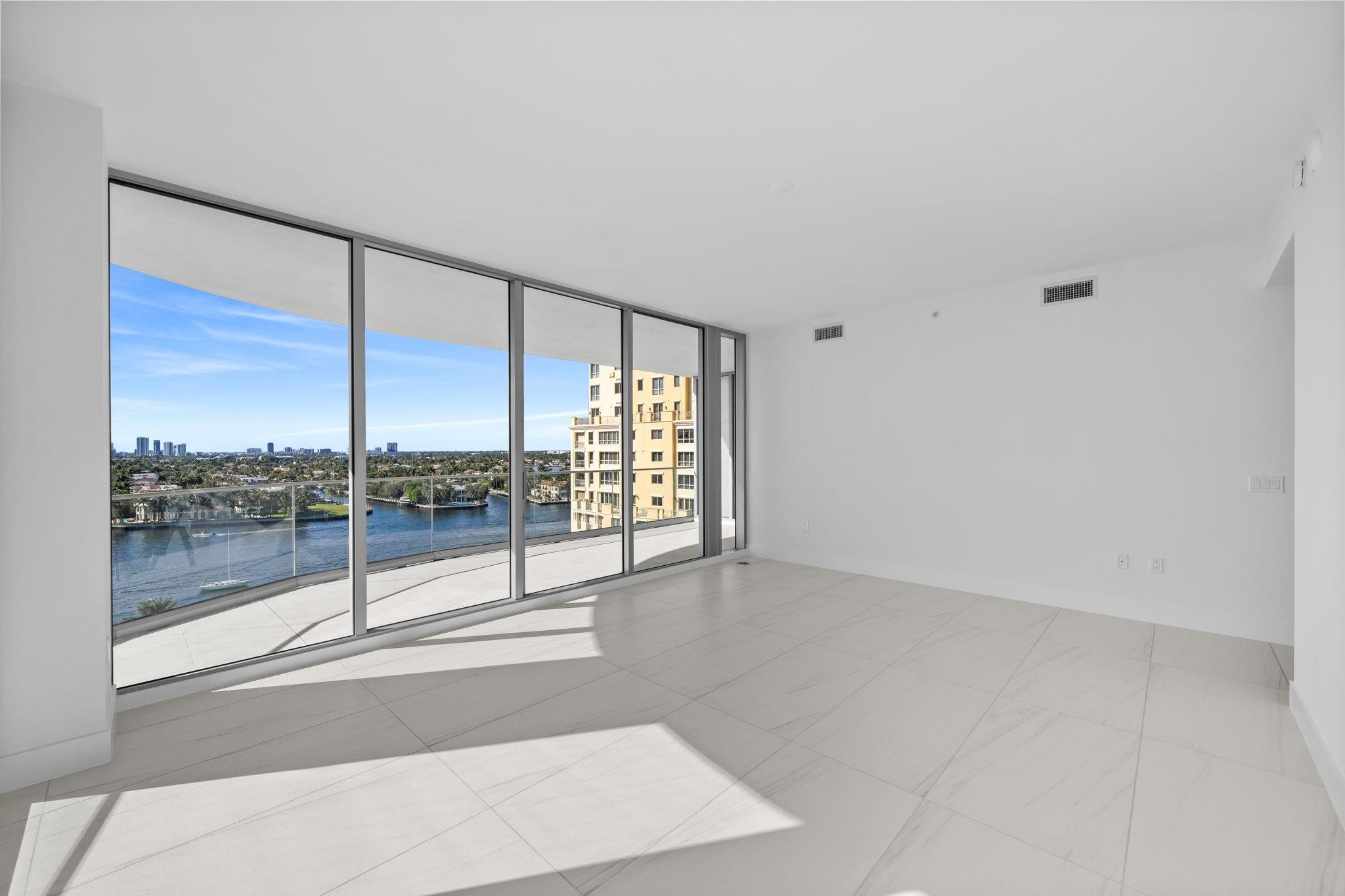 SELENE OCEANFRONT RESIDEN - Residential