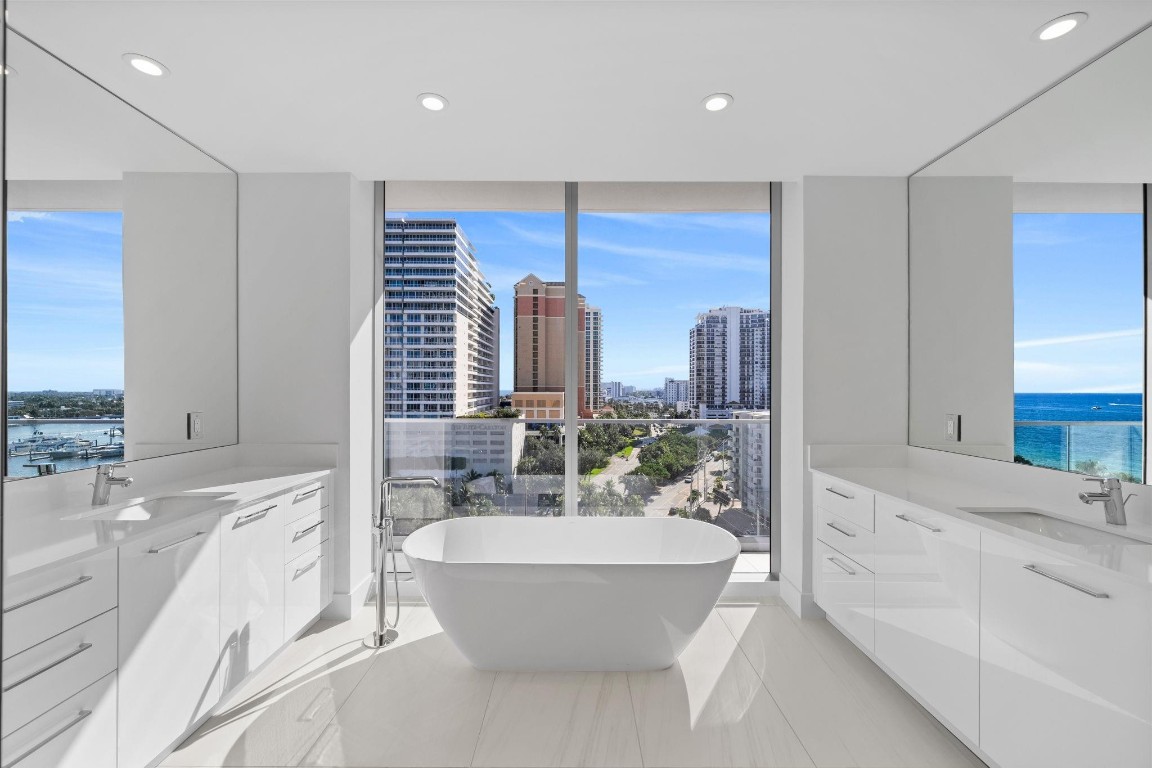 SELENE OCEANFRONT RESIDEN - Residential