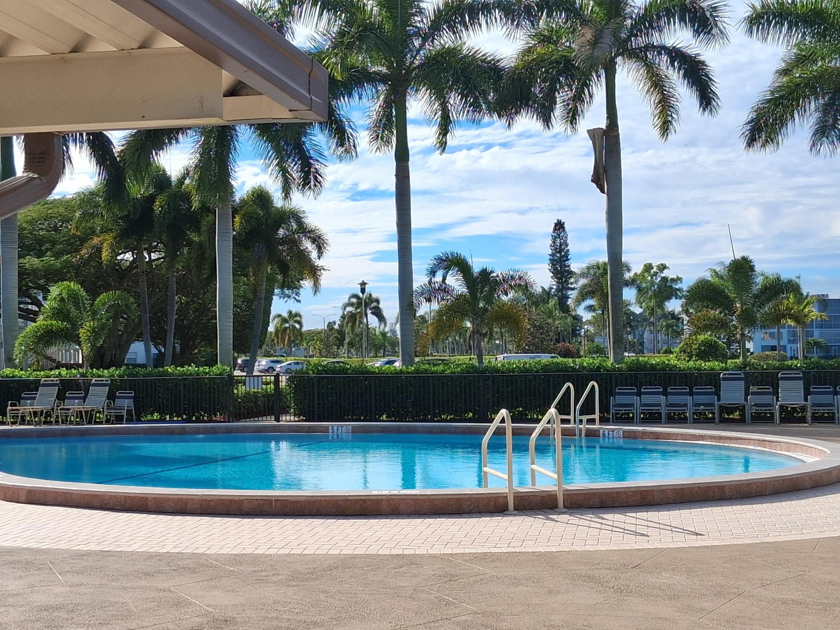 FANSHAW AT CENTURY VILLAGE CONDO - Residential