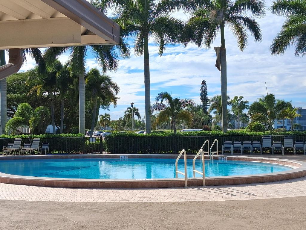 FANSHAW AT CENTURY VILLAGE CONDO - Residential