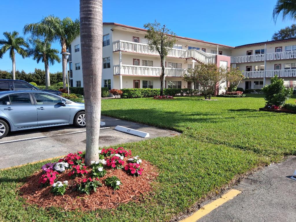 FANSHAW AT CENTURY VILLAGE CONDO - Residential