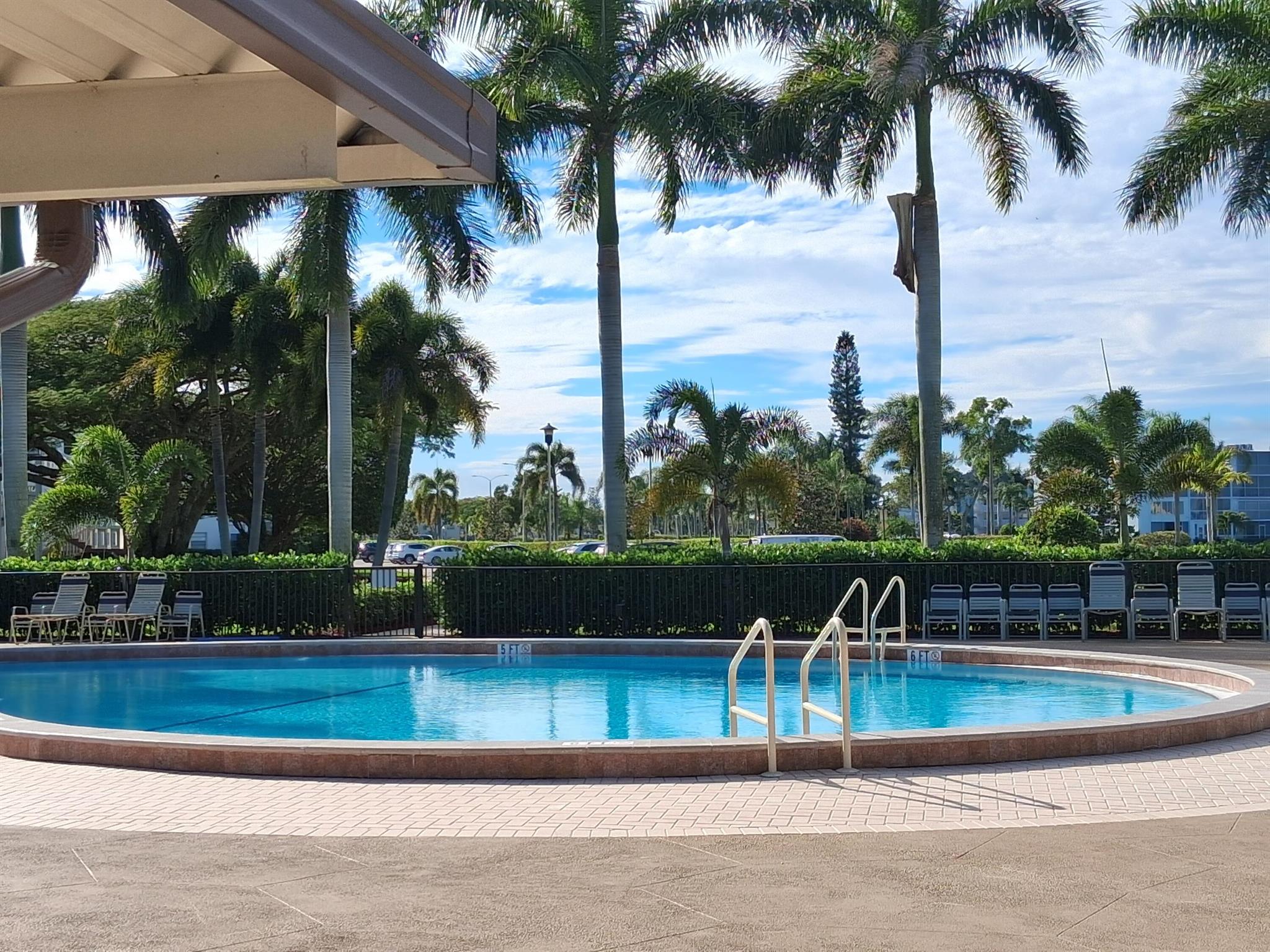 View photos, virtual tours, details... 548 Fanshaw N N 548