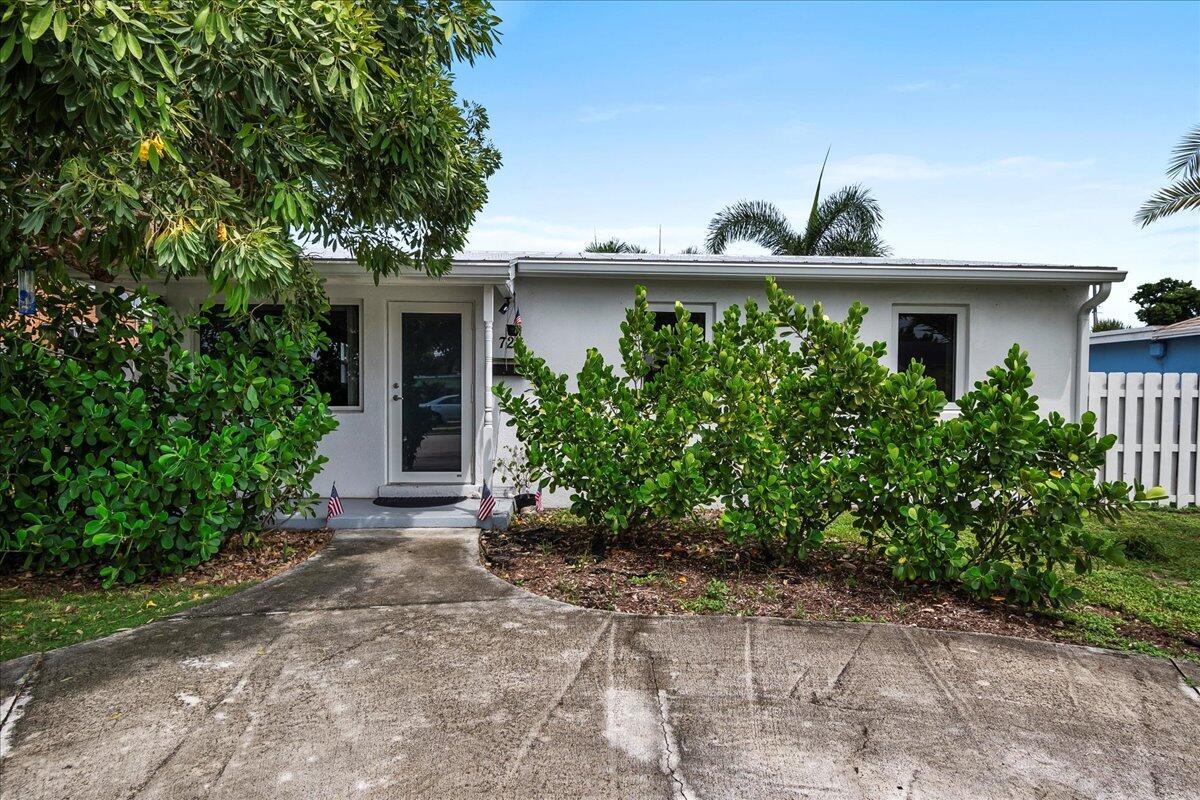 Charming West Palm Beach Seasonal LeaseThis charming 3-bedroom, 1-bath bungalow offers a blend of comfort, convenience & relaxation for your South Florida stay. The inviting living space is designed for comfort and functionality. A fully equipped kitchen makes at-home dining easy, while the three cozy bedrooms provide plenty of room for family or guests. Don't forget the private swim spa--ideal for starting the day with an energizing dip or unwinding under the stars after a day at the beach. It's the ultimate way to enjoy Florida's warm weather and outdoor lifestyle. Private backyard offers space to relax and entertain. Located just minutes from PBIA, stunning beaches, golf, shopping, and dining ensure you're never far from all the best the Palm Beaches offer. 30 day minimum stay.