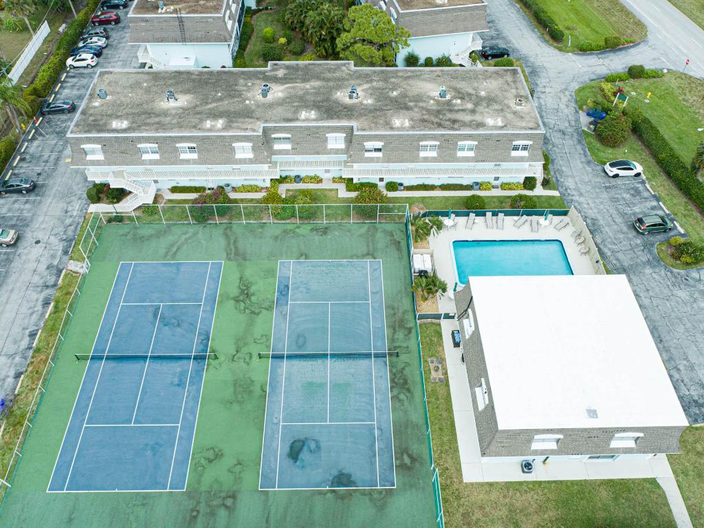 PINETREE VILLAGE - Residential