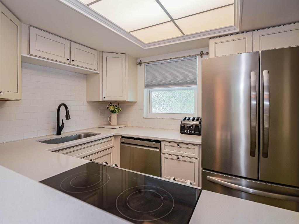 PINETREE VILLAGE - Residential