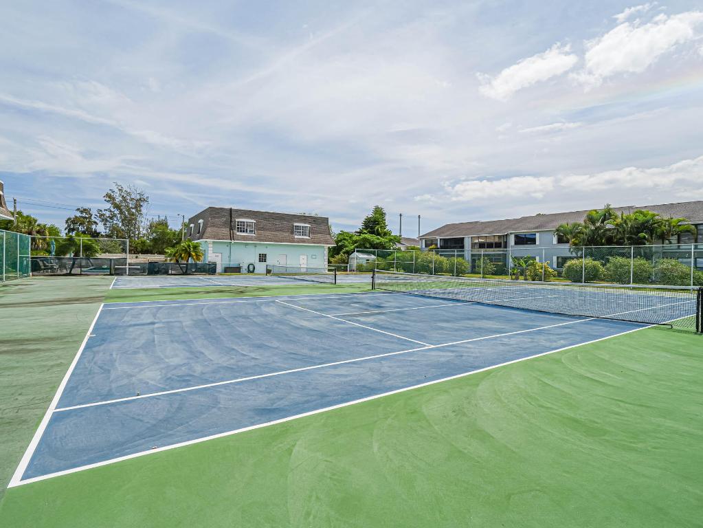 PINETREE VILLAGE - Residential