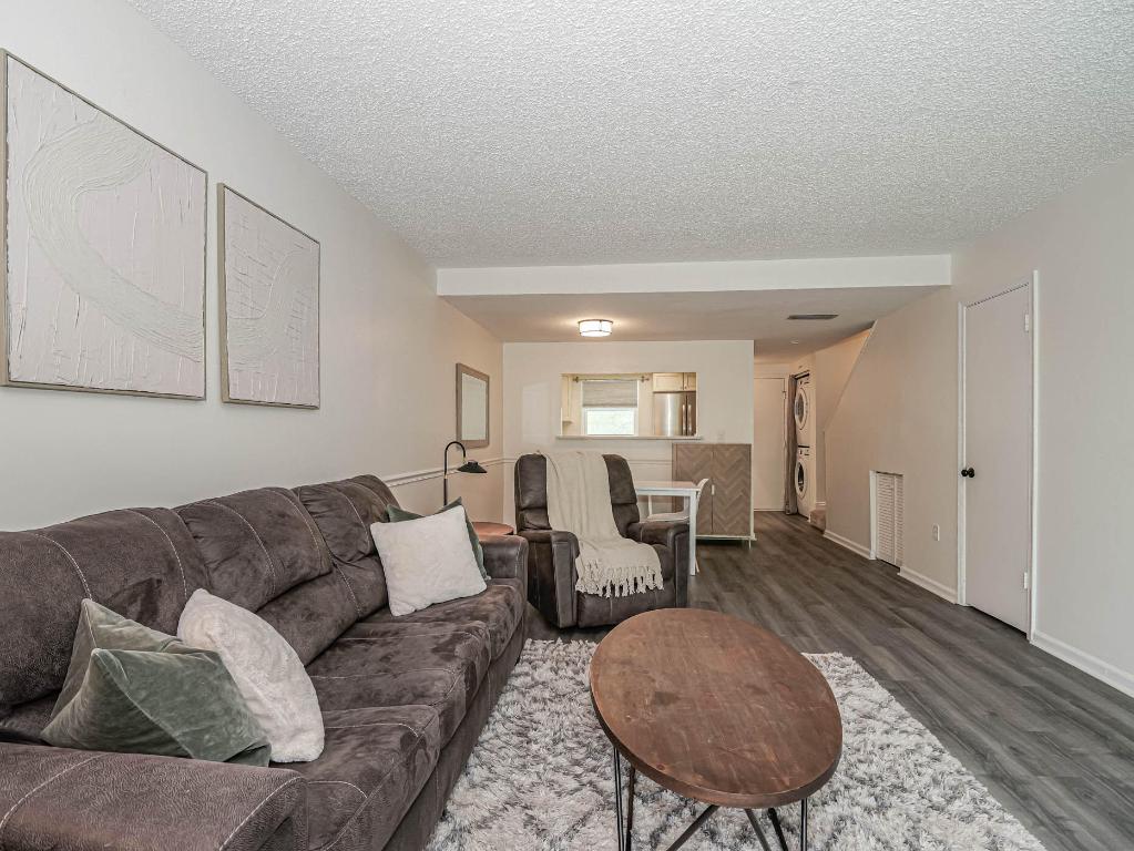 PINETREE VILLAGE - Residential