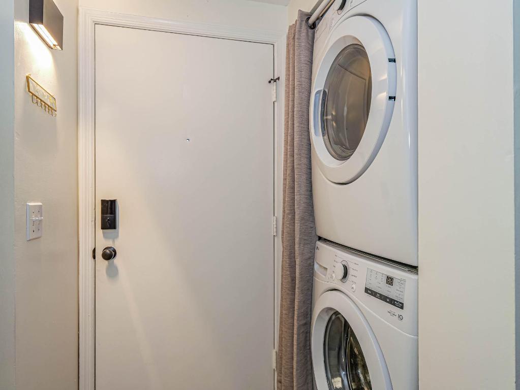 PINETREE VILLAGE - Residential