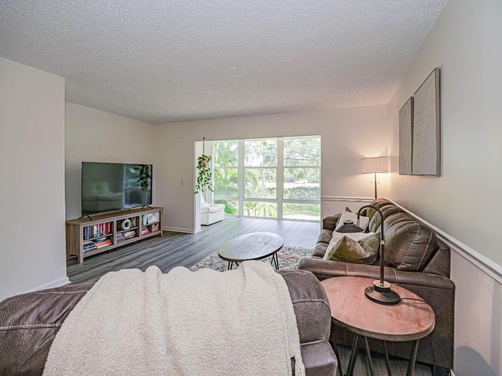 PINETREE VILLAGE - Residential