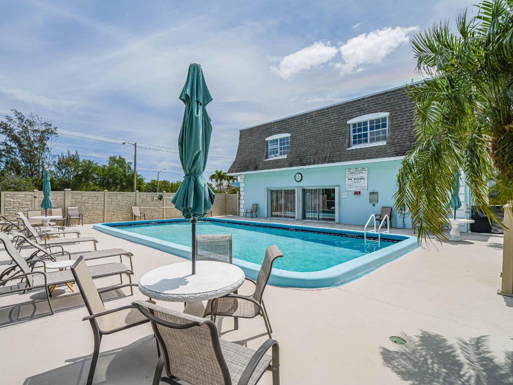 PINETREE VILLAGE - Residential