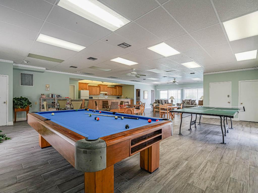 PINETREE VILLAGE - Residential