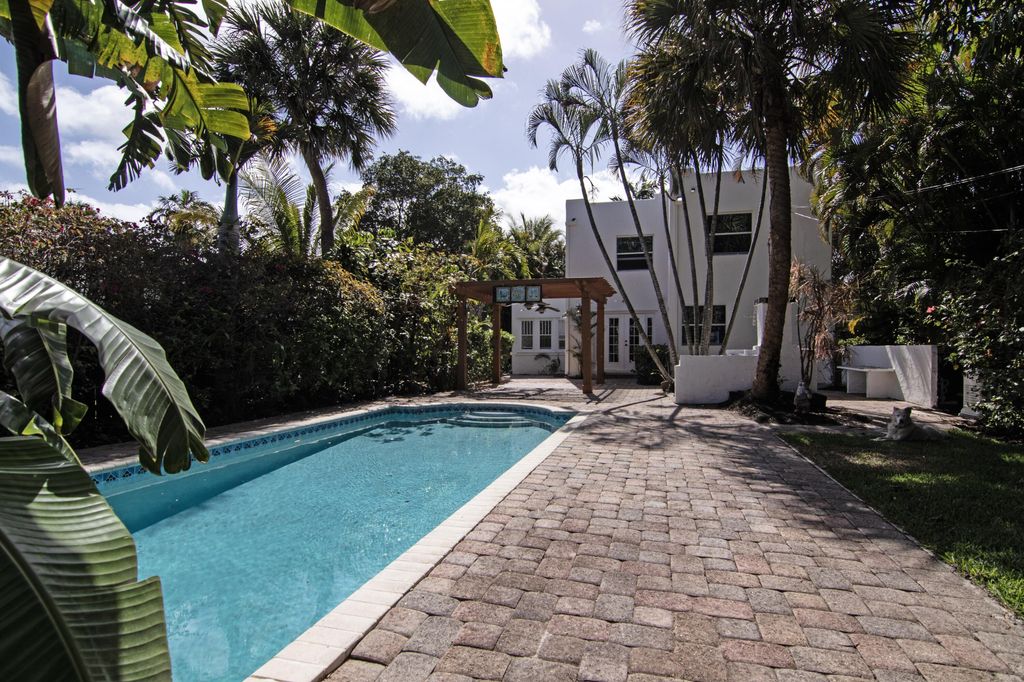 Photo of 423 26th Street, West Palm Beach, FL 33407 (MLS # R11165379)